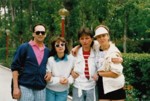 De la stanga la dreapta: Dan Creimerman, Dana Bartzer, Doru Caplescu, Silvia Dumitrescu, la cea de-a treia editie a concursului, in septembrie 1989. Arhiva: familia Căplescu
