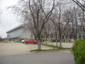 Sala Polivalenta din Bucureşti, inaugurata in 1974, a fost locul de desfăşurare al Concursului de Muzică Uşoară Românească “Melodiile Anului”