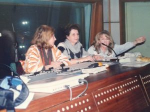 Marie-Jeanne Gherghinescu, Luminiţa Dumitrescu şi Aurora Andronache în studiourile TVR (arhiva personală Aurora Andronache).