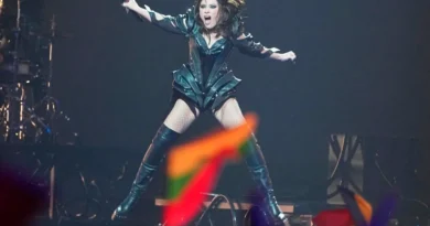 Cronica unei tinere aflate la vizionarea primului show Eurovision: a fost despre limitele esteticului care au fost întrecute… Cronica unei tinere aflate la vizionarea primului show Eurovision: a fost despre limitele esteticului care au fost întrecute…